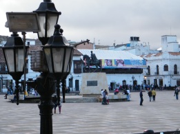 Der Hauptplatz von Tunja mit einer Reiterstatue von Simón Bolívar.